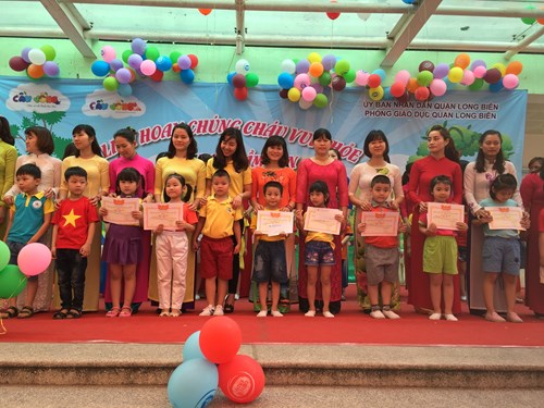 Các bé trường mầm non Sơn Ca đã có thành xuất sắc trong hội thi  Liên hoan chúng cháu vui khỏe  do Phòng GD&ĐT Quận Long Biên tổ chức.